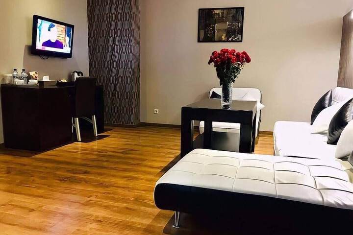 Room 53 of 100