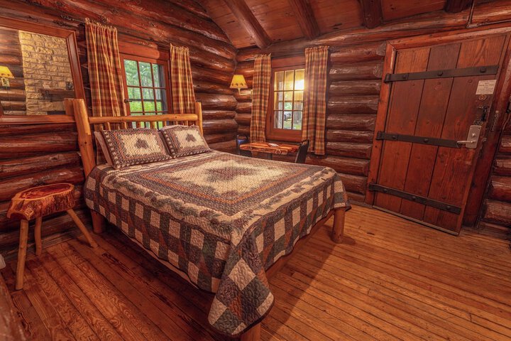 Room 11 of 28