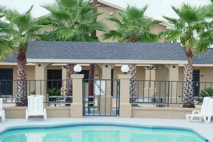 Pool 10 of 11