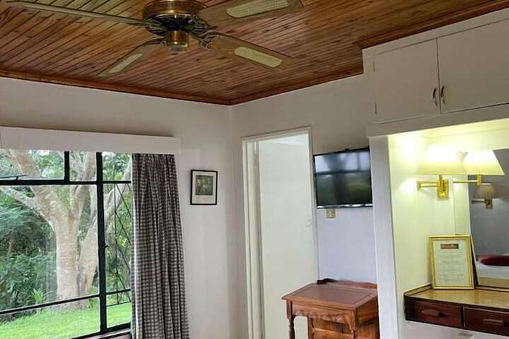 Room 2 of 10