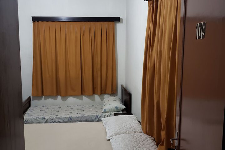 Room 6 of 28