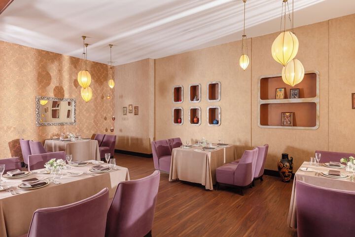 Dining 90 of 140