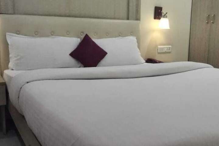 Room 5 of 33