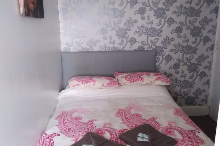 Room 5 of 37