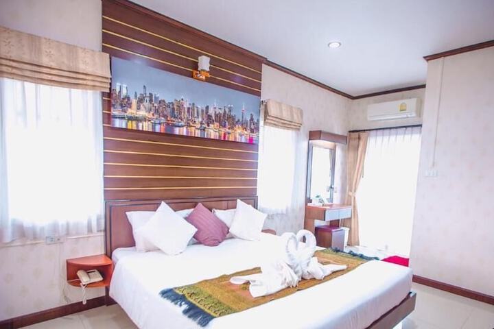 Room 5 of 17