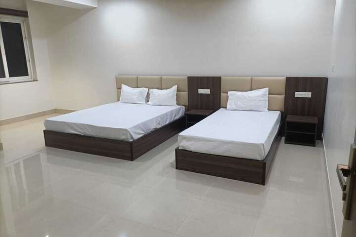 Room 7 of 10