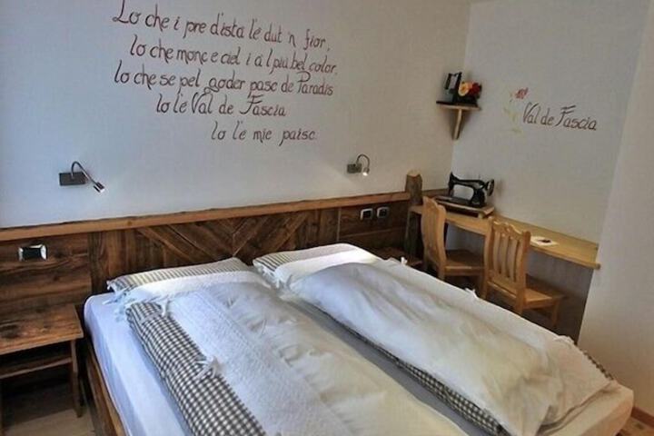 Room 11 of 32