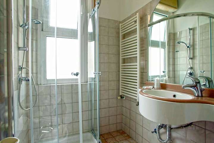 Room 10 of 27