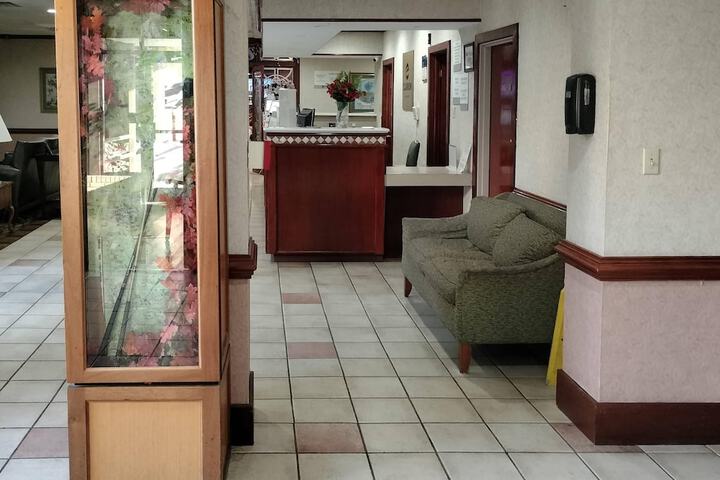 Entrance & Lobby