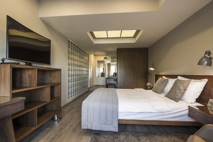 Room 6 of 67