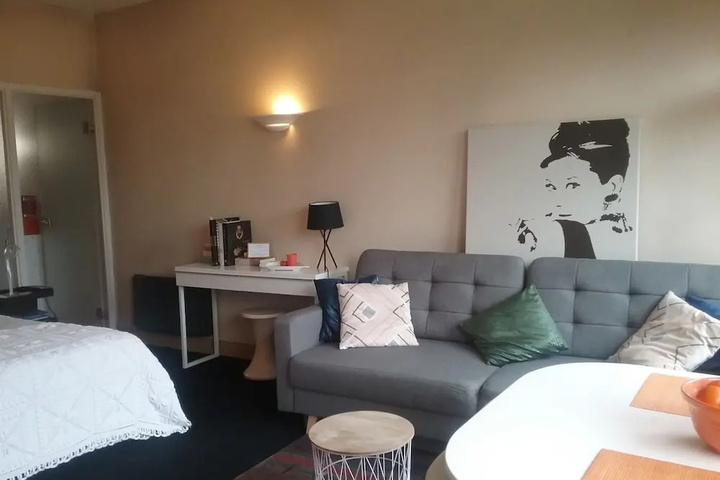 Room 5 of 13