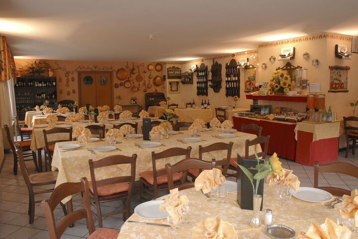 Dining 53 of 75