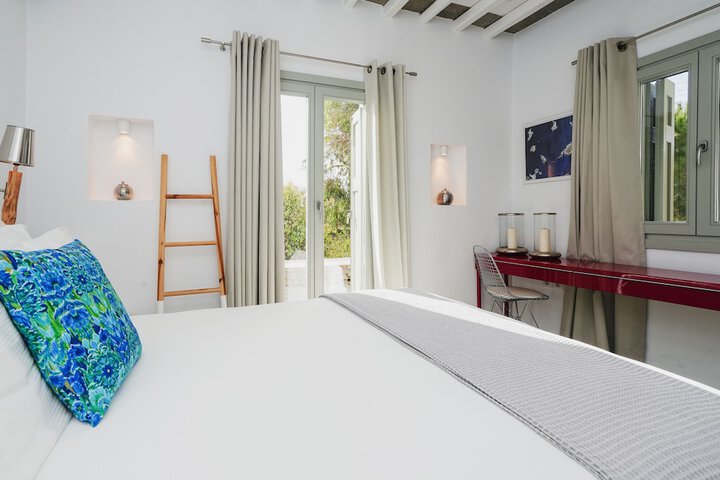 Room 4 of 91