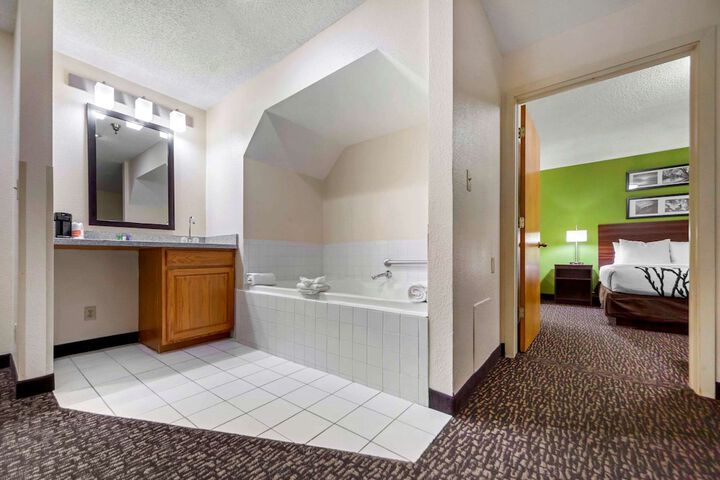 Room 21 of 37