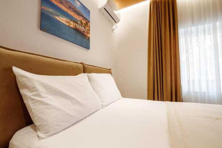 Room 2 of 43