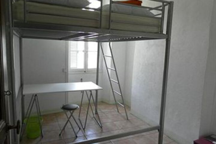 Room 8 of 37
