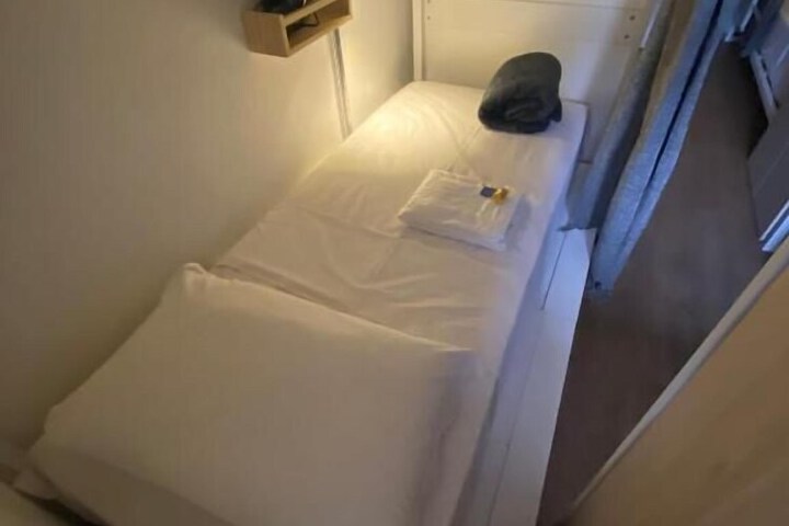 Room 19 of 71