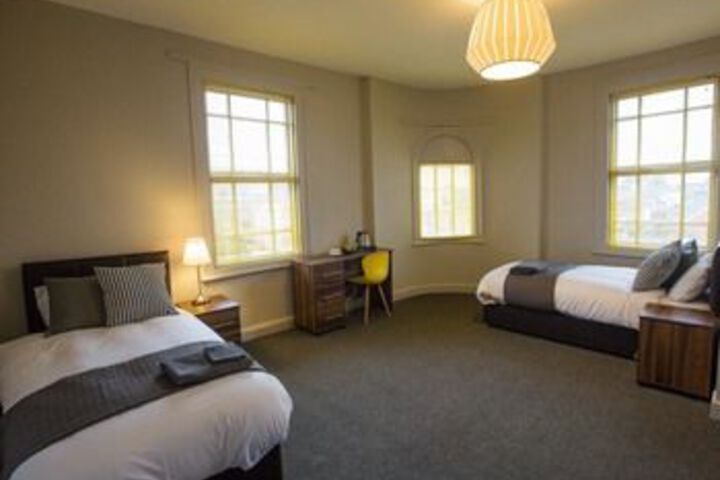 Room 4 of 10