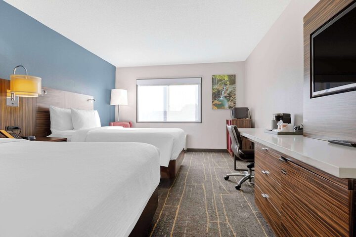 2 Double Beds (4 of 10)