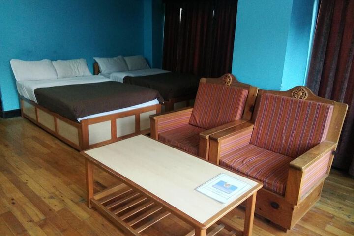 Room 4 of 11