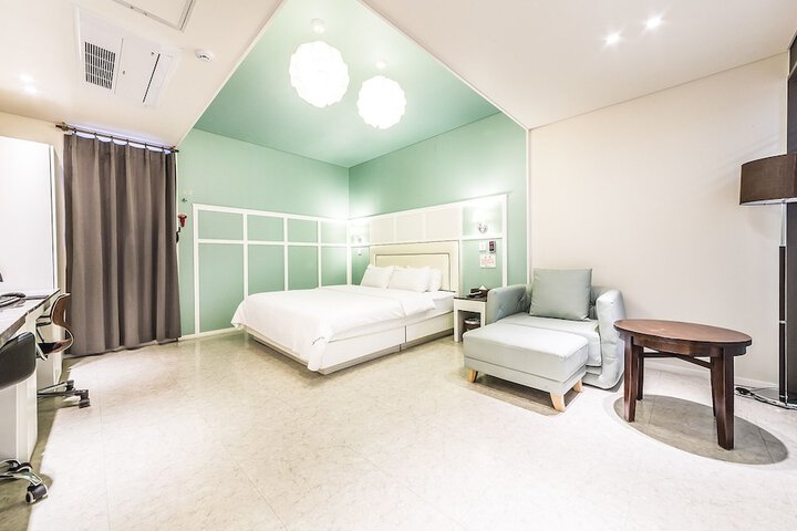 Room 9 of 49
