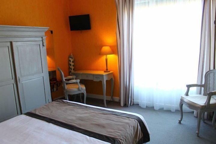 Room 3 of 32