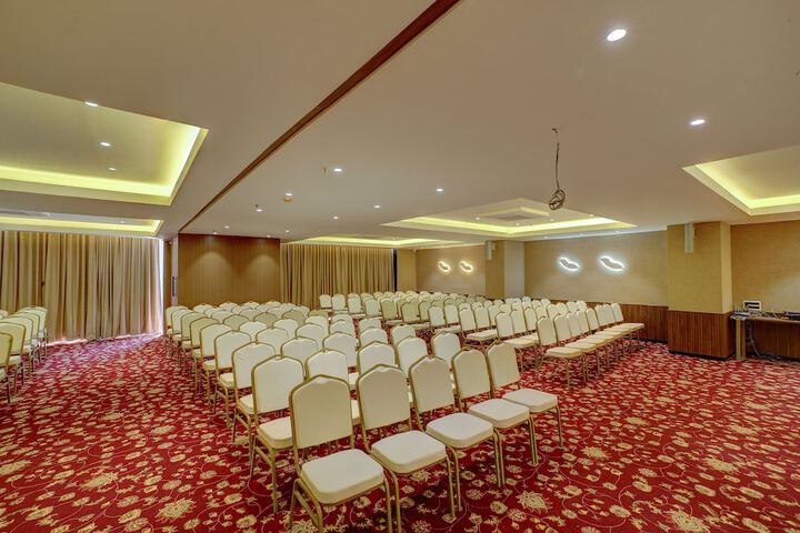 Business Center 61 of 63