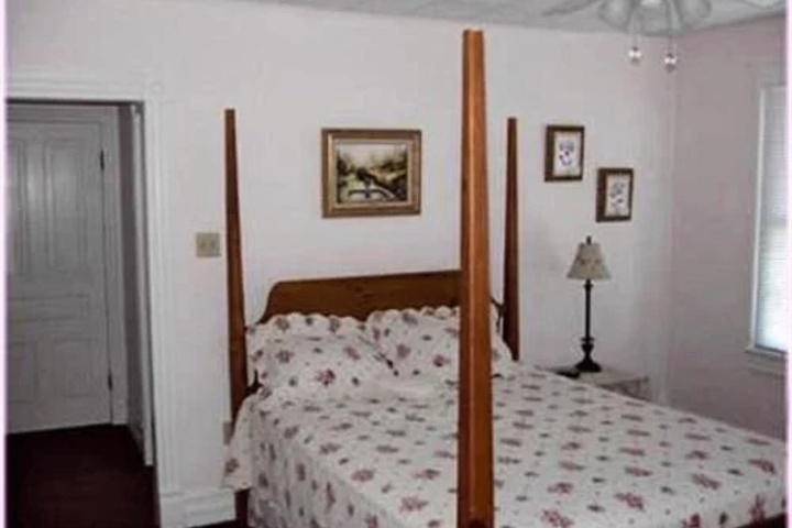Room 6 of 14