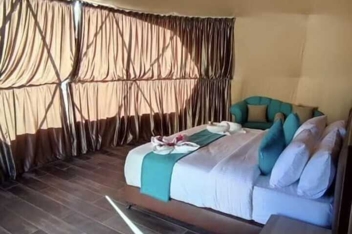 Room 2 of 17