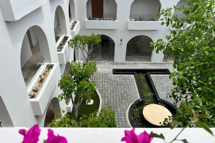 Hotel Exterior 51 of 62