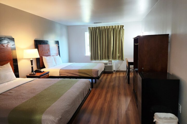 2 Queen Beds (14 of 15)