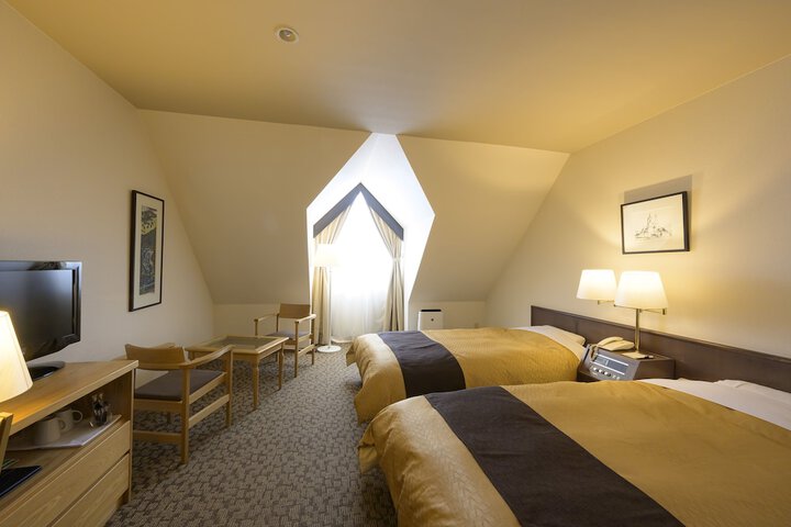 Room 11 of 51