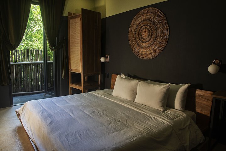 Room 4 of 33
