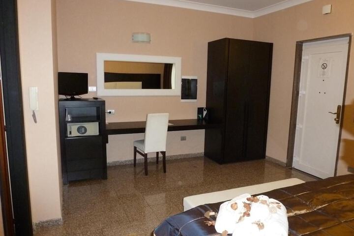 Room 6 of 23