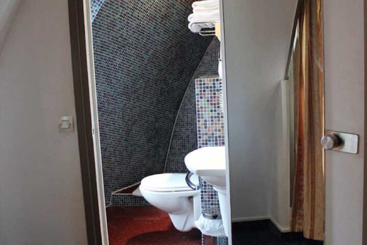 Room 75 of 99