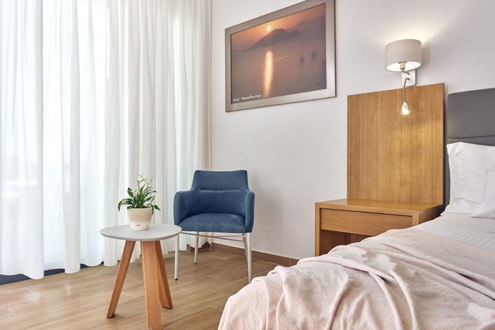 Room 18 of 105
