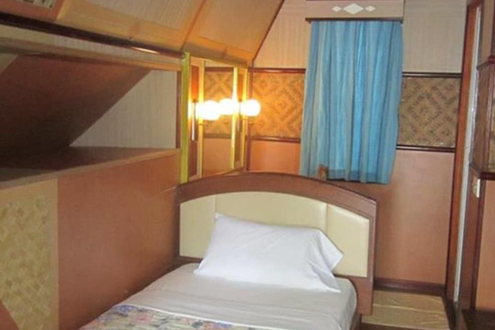 Room 3 of 27