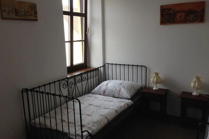 Room 5 of 11