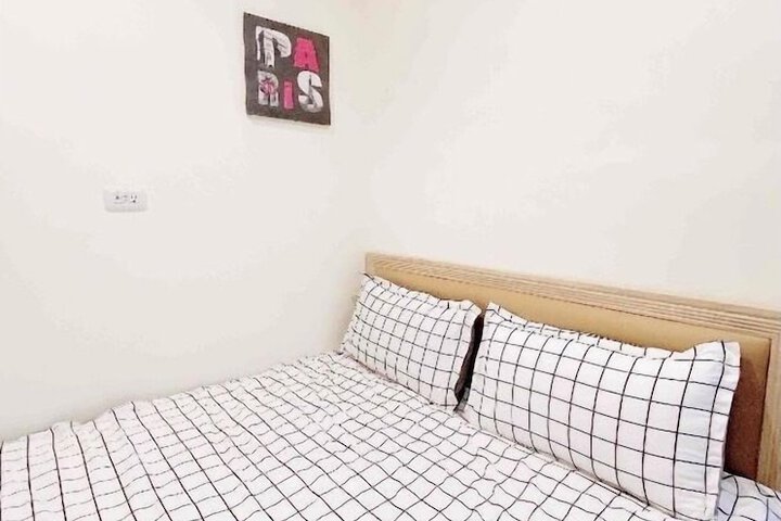 Room 3 of 16