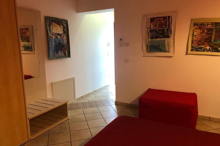 Room 26 of 80