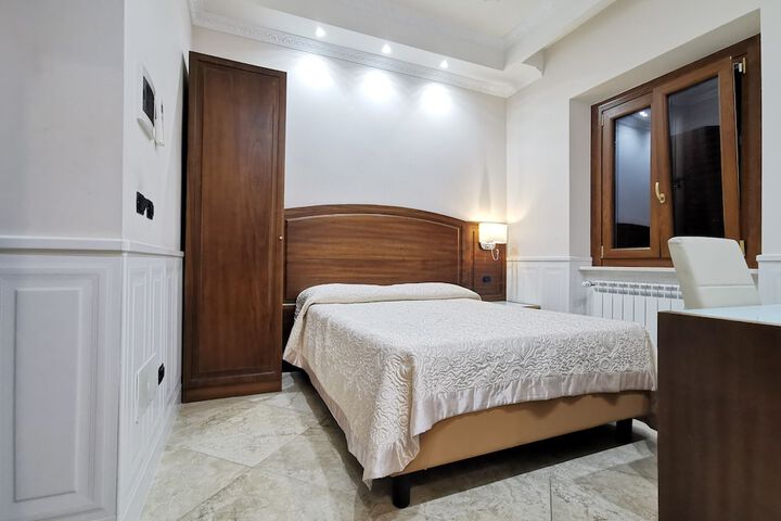 Room 18 of 34
