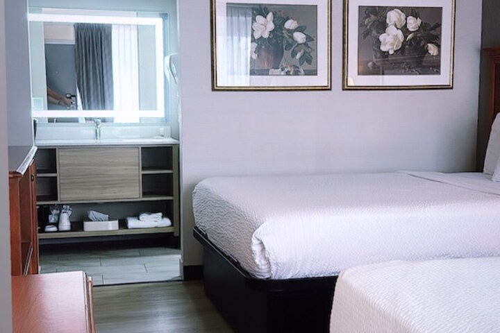 Room 5 of 13