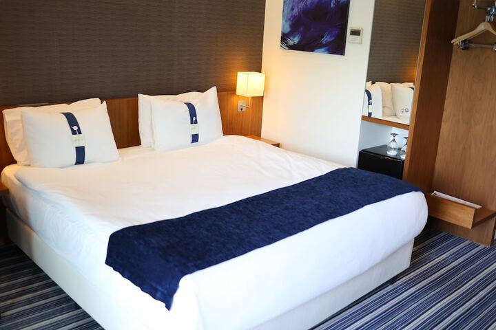 Room 12 of 48