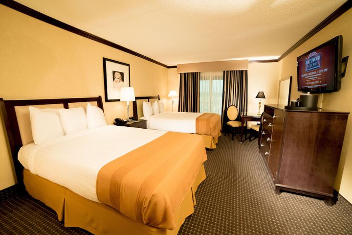 2 Double Beds (5 of 5)