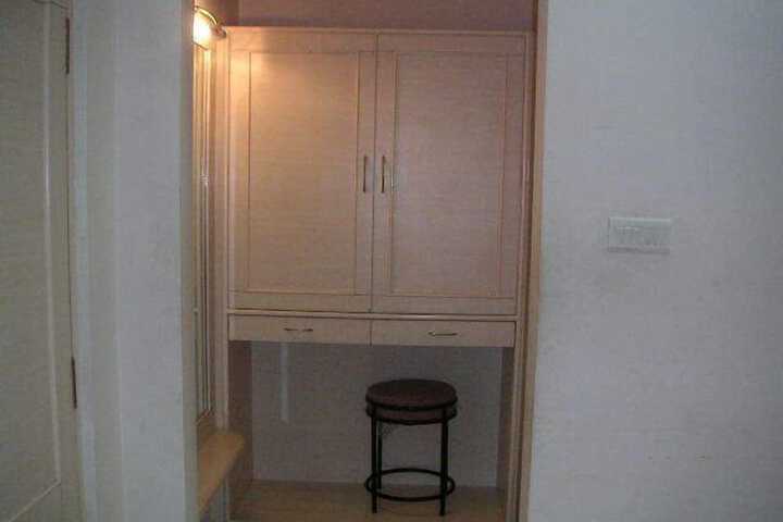Room 11 of 23