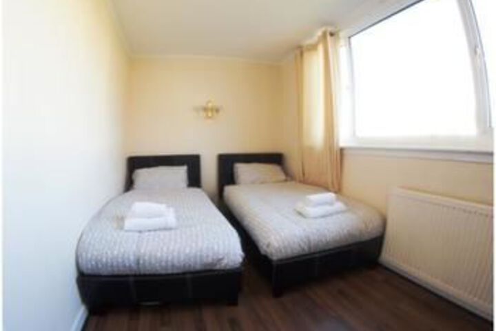 Room 5 of 11