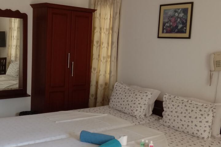Room 9 of 34