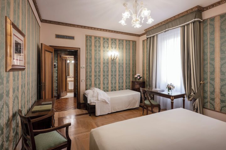 Room 44 of 90