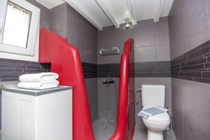 Room 3 of 27