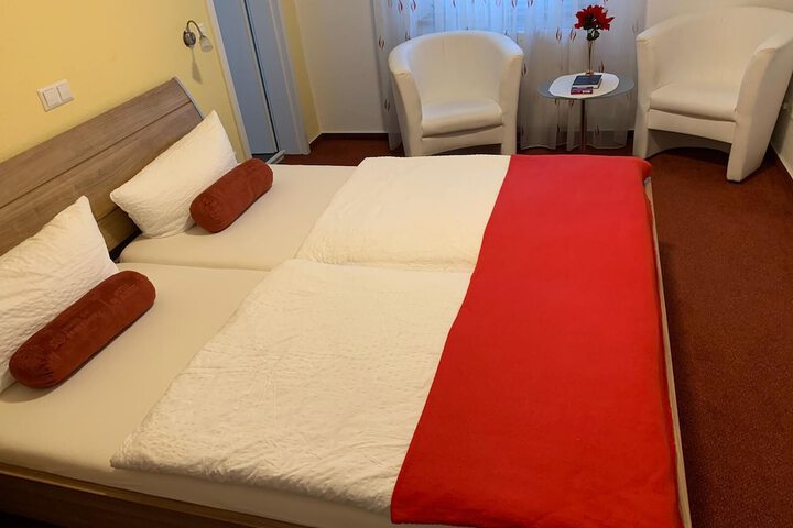 Room 42 of 49